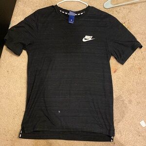 men’s small black nike t-shirt